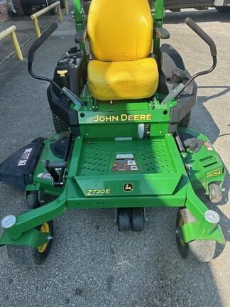 Image of John Deere Z720E equipment image 2