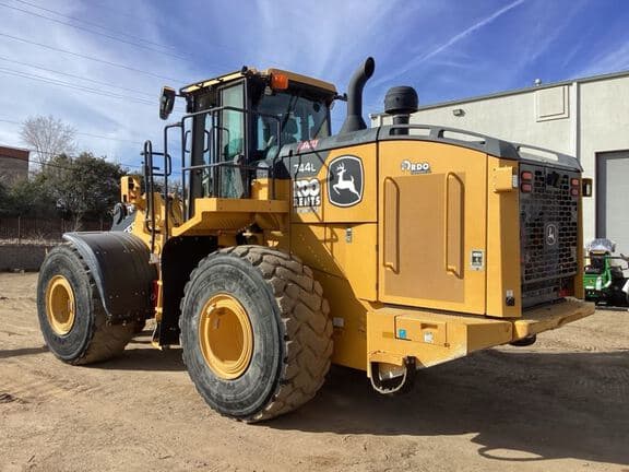 Image of John Deere 744L equipment image 2