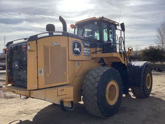 Image of John Deere 744L equipment image 4