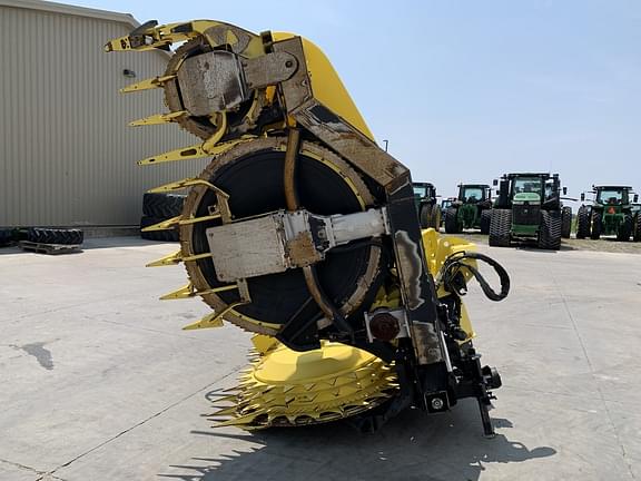 Thumbnail image John Deere 770 6