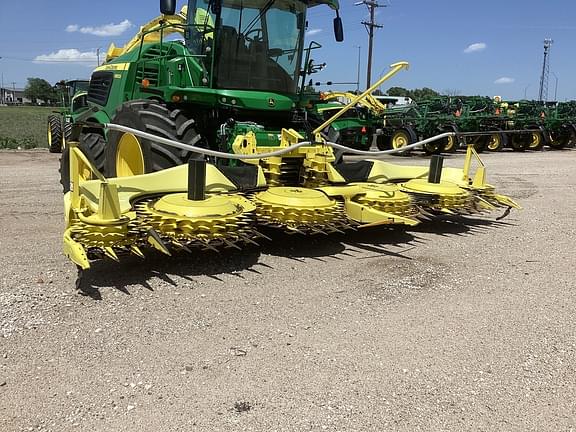 Image of John Deere 770 equipment image 1