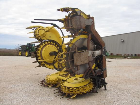 Image of John Deere 770 equipment image 2