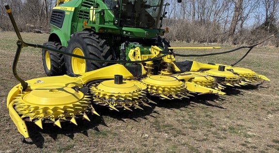 Main image John Deere 772