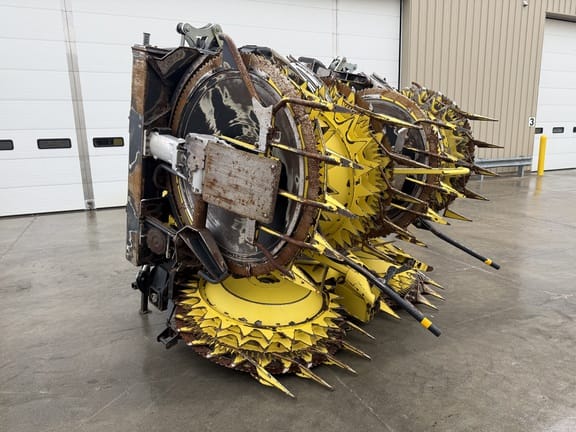 2022 John Deere 772 Equipment Image0