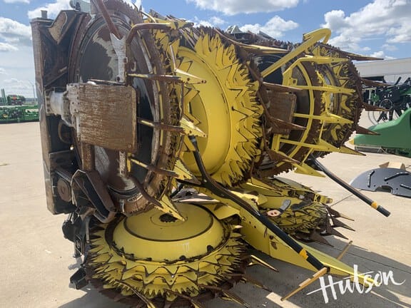 2022 John Deere 772 Equipment Image0