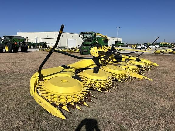 Image of John Deere 772 equipment image 1