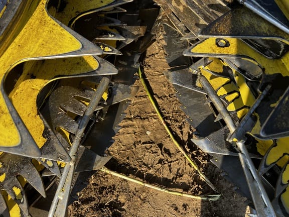 2022 John Deere 772 Equipment Image0