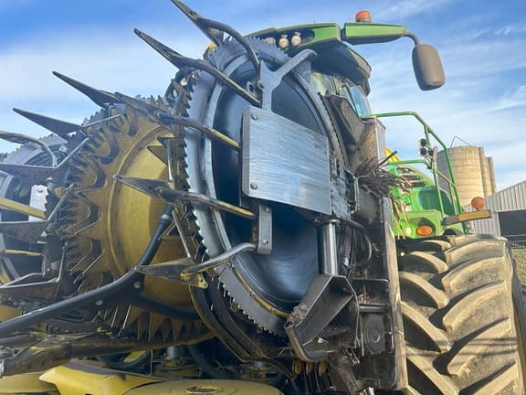 Image of John Deere 772 equipment image 1