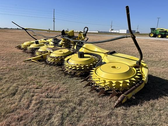 Image of John Deere 772 equipment image 1