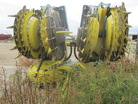 2022 John Deere 772 Equipment Image0