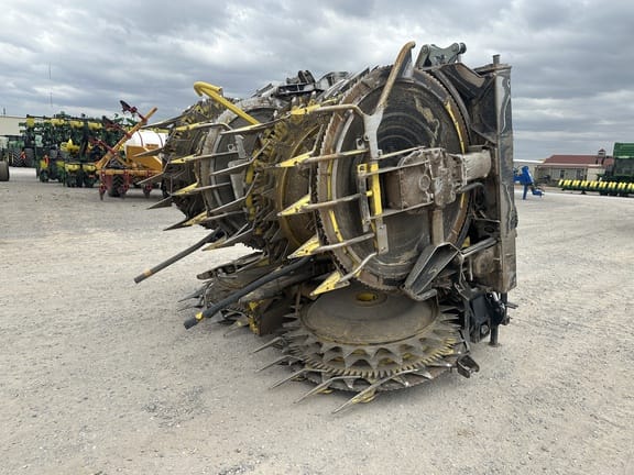 2022 John Deere 772 Equipment Image0