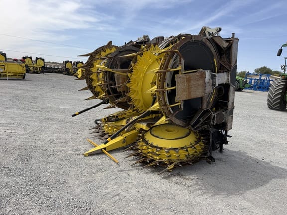 2022 John Deere 772 Equipment Image0