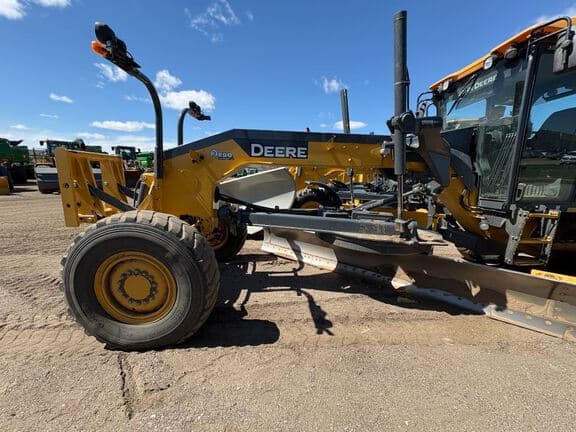 Image of John Deere 772G equipment image 1