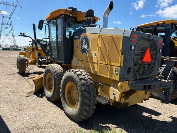 Image of John Deere 772G equipment image 3
