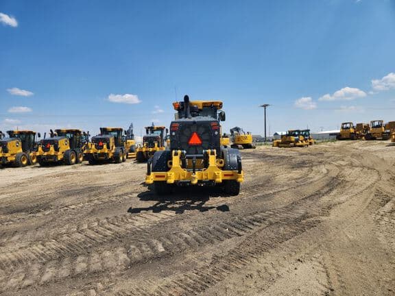 Image of John Deere 772G equipment image 4