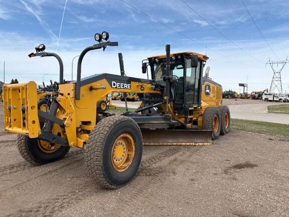 2022 John Deere 772G Equipment Image0