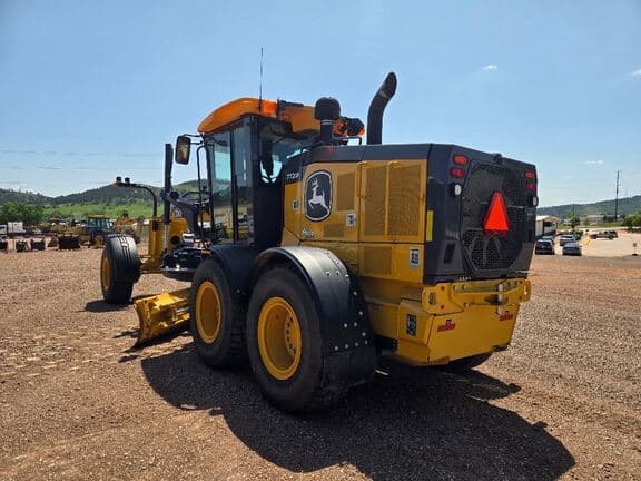 Image of John Deere 772G equipment image 2