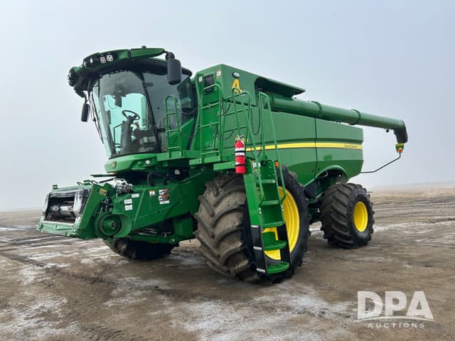 Image of John Deere S780 equipment image 1