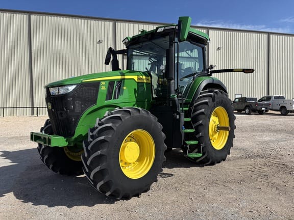2022 John Deere 7R 210 Equipment Image0