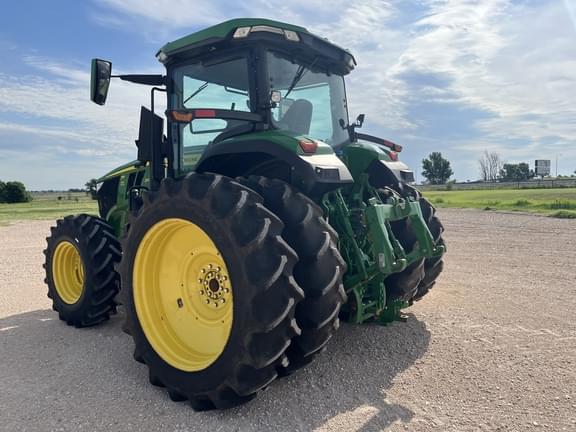 Image of John Deere 7R 210 equipment image 2
