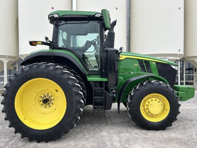 Image of John Deere 7R 210 equipment image 3