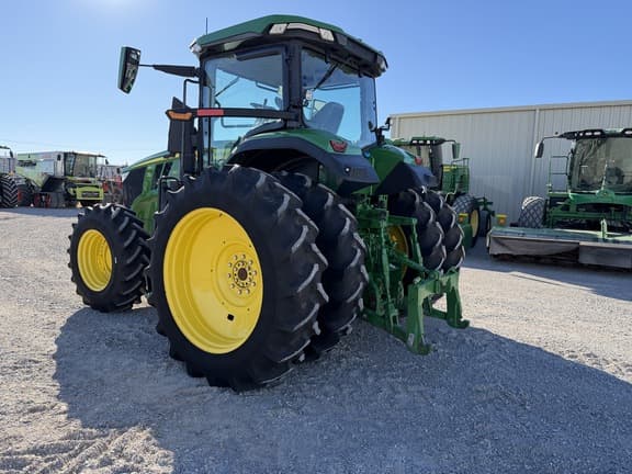 Image of John Deere 7R 210 equipment image 2