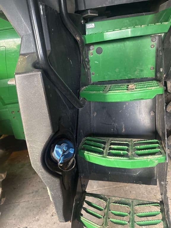 Image of John Deere 7R 210 equipment image 4