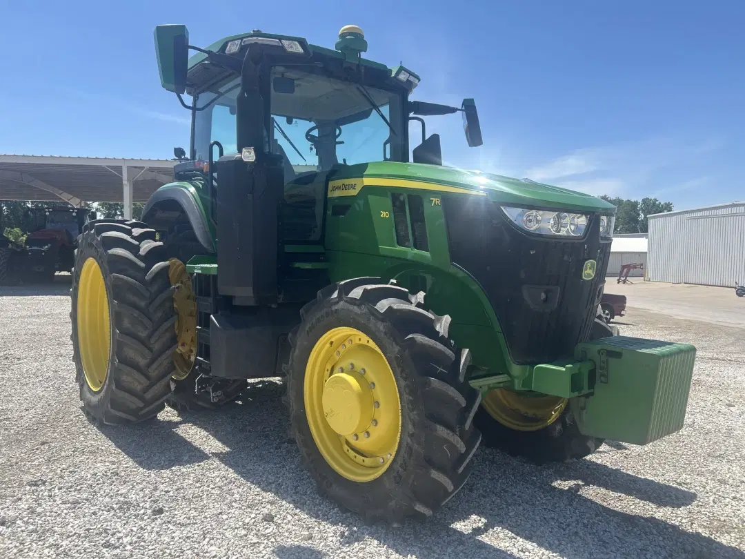 Image of John Deere 7R 210 Primary image