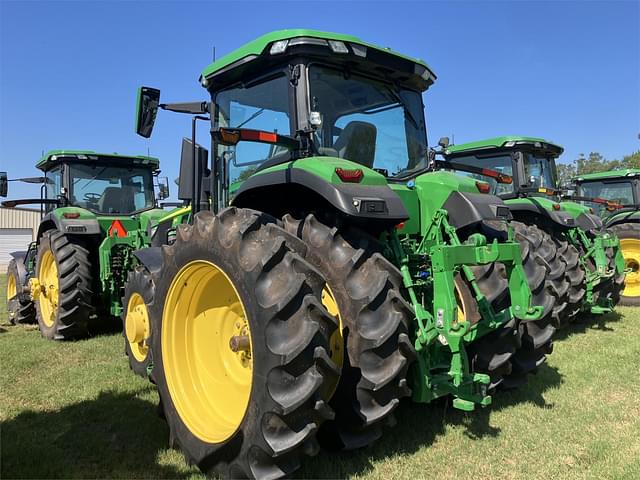 Image of John Deere 7R 210 equipment image 2