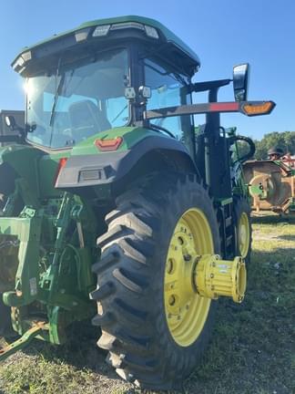 Image of John Deere 7R 210 equipment image 2
