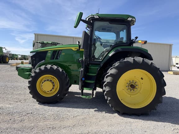 Image of John Deere 7R 210 equipment image 1