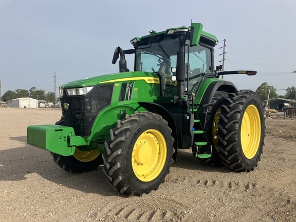 2022 John Deere 7R 210 Equipment Image0