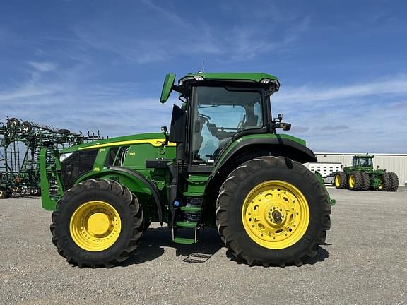 Image of John Deere 7R 210 equipment image 1