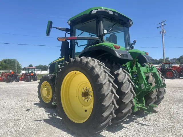 Image of John Deere 7R 210 equipment image 4