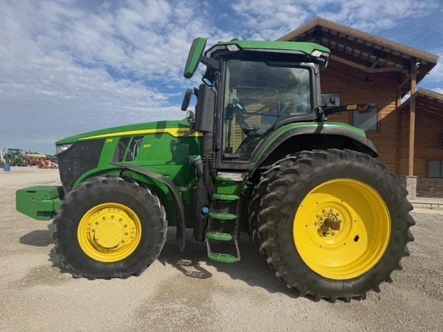 Image of John Deere 7R 210 equipment image 2