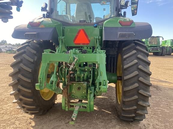 Image of John Deere 7R 210 equipment image 2