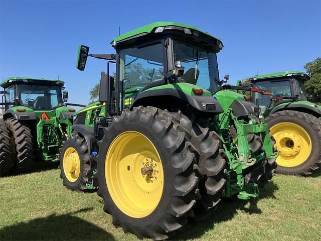 Image of John Deere 7R 210 equipment image 2