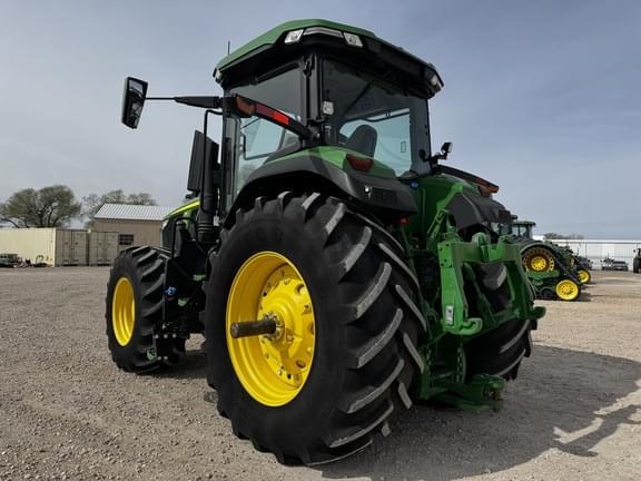 Image of John Deere 7R 210 equipment image 2