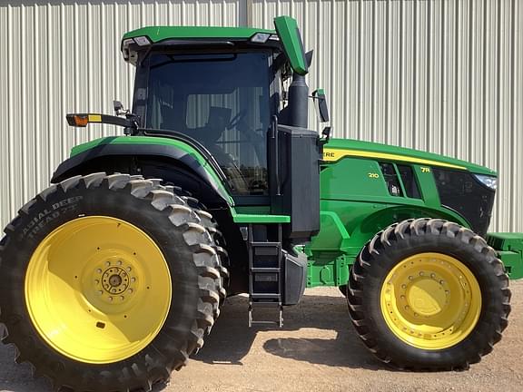 Image of John Deere 7R 210 equipment image 2