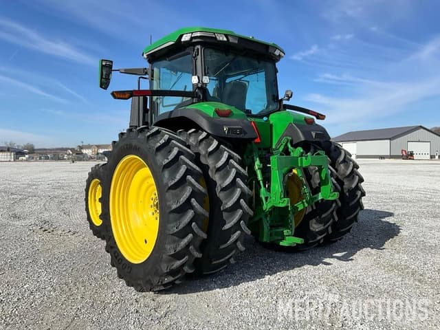 Image of John Deere 7R 210 equipment image 2