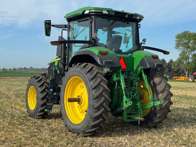 Image of John Deere 7R 210 equipment image 3