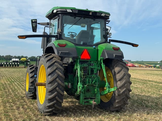 Image of John Deere 7R 210 equipment image 4