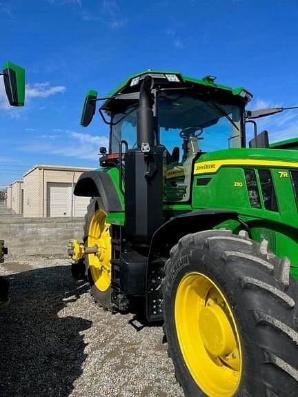 Image of John Deere 7R 230 equipment image 2