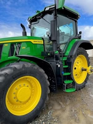 2022 John Deere 7R 230 Image