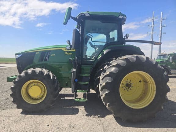 Image of John Deere 7R 250 equipment image 2
