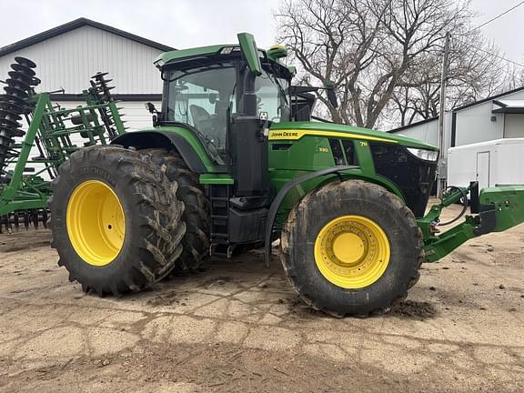 Image of John Deere 7R 330 equipment image 1