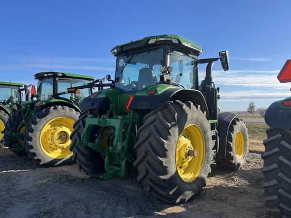 Image of John Deere 7R 330 equipment image 2
