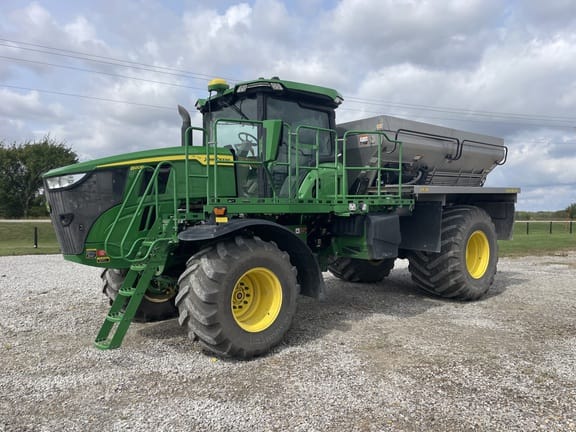 2022 John Deere 800R Equipment Image0