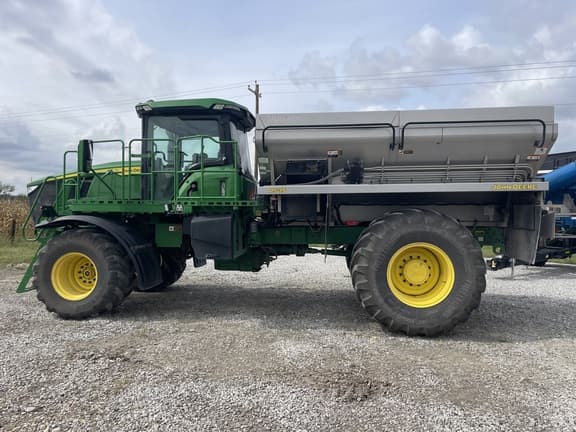 Image of John Deere 800R equipment image 4