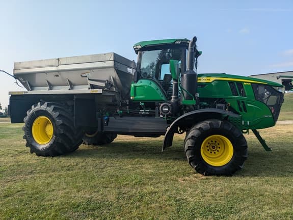 Image of John Deere 800R equipment image 1